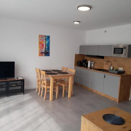 アパート Milo Mare ミエルノ