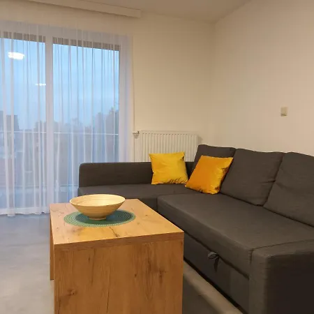 アパート Milo Mare ミエルノ