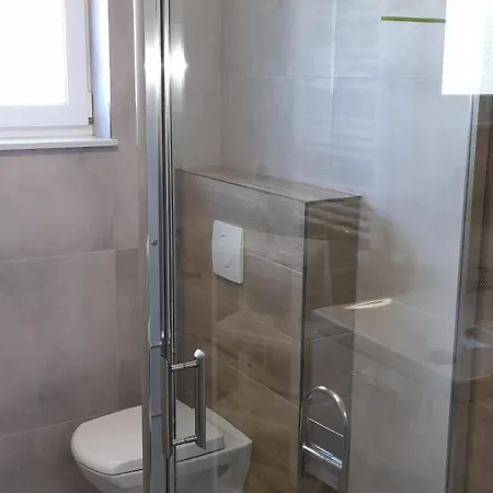 Milo Mare アパート ミエルノ