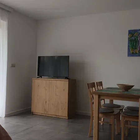 アパート Milo Mare ミエルノ